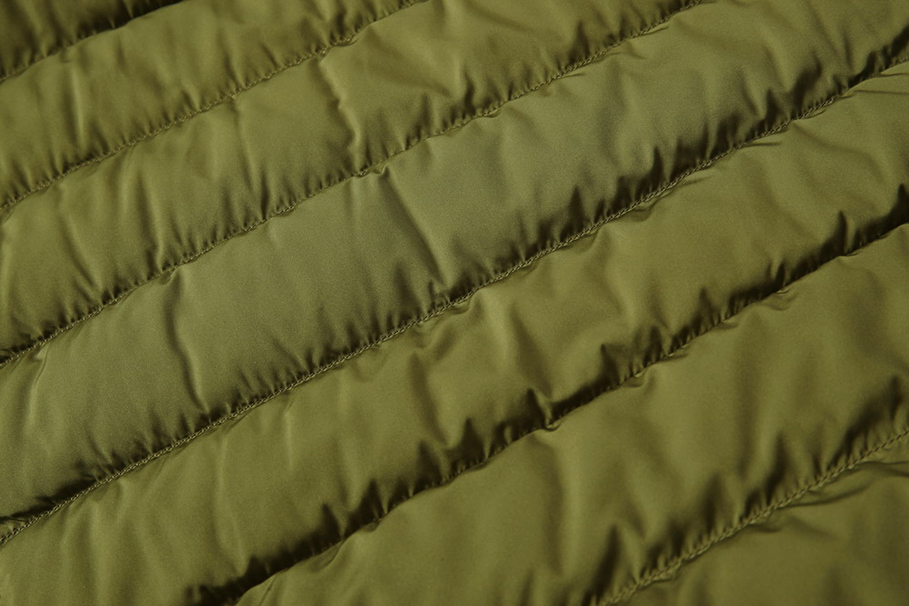 冬季羽絨服細節(jié)展示