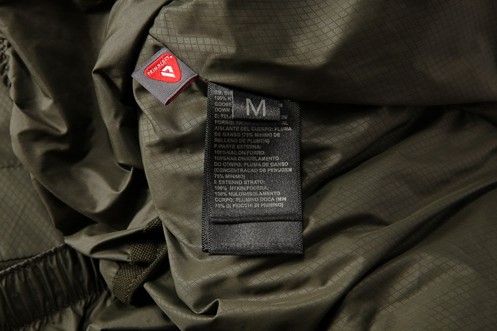 冬季羽絨服細節(jié)展示